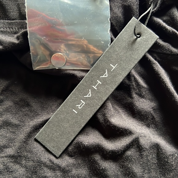 TAHARI Cold Shoulder Top - Picture 6 of 6